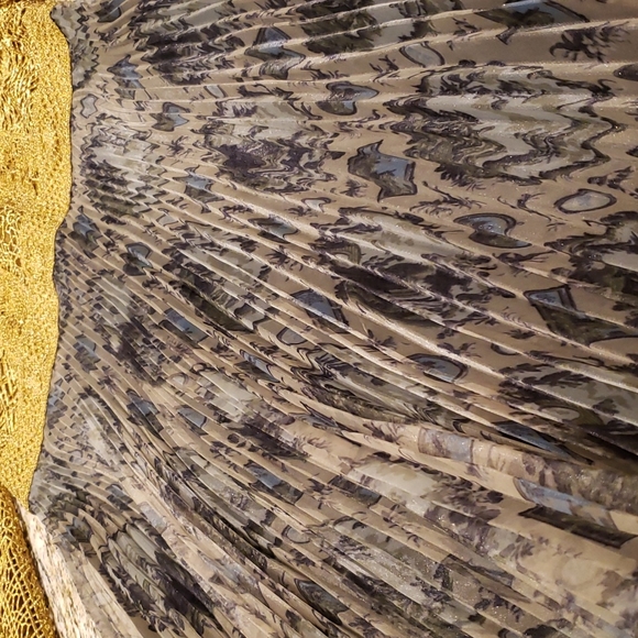 Burberry Dress Viscose in Gold - Picture 6 of 7